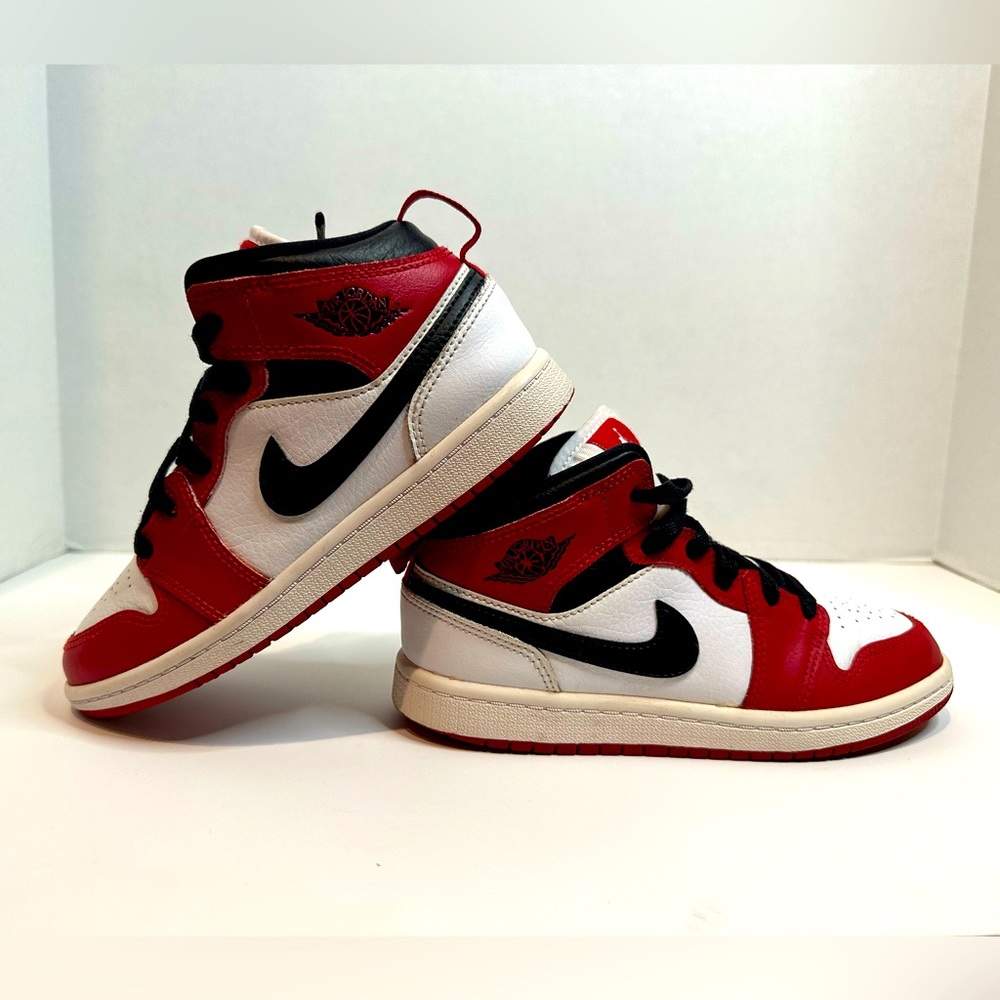 Jordan 1 Mid Chicago 1Y